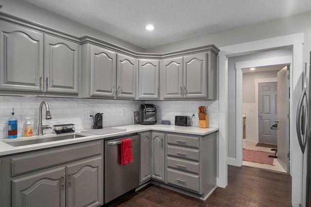2170 E Sequiota Street, Springfield, MO 65804