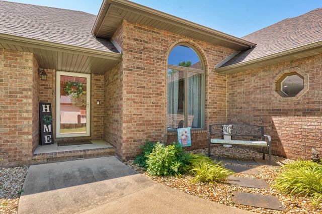 2170 E Sequiota Street, Springfield, MO 65804