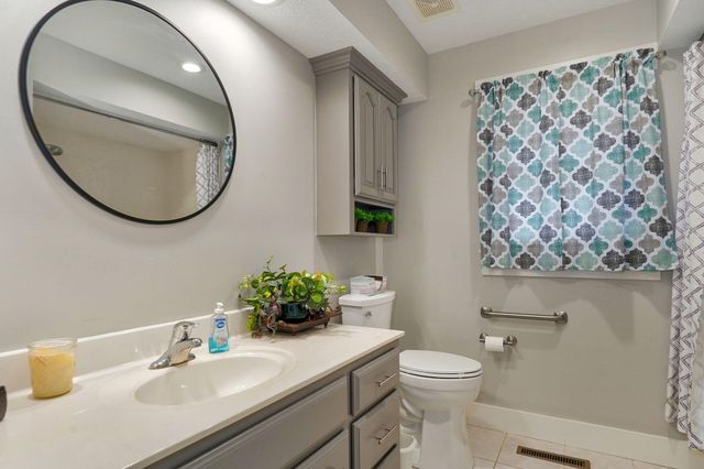 2170 E Sequiota Street, Springfield, MO 65804