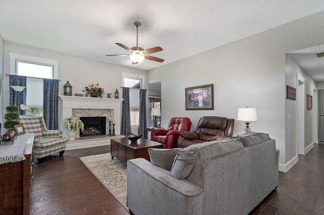 2170 E Sequiota Street, Springfield, MO 65804