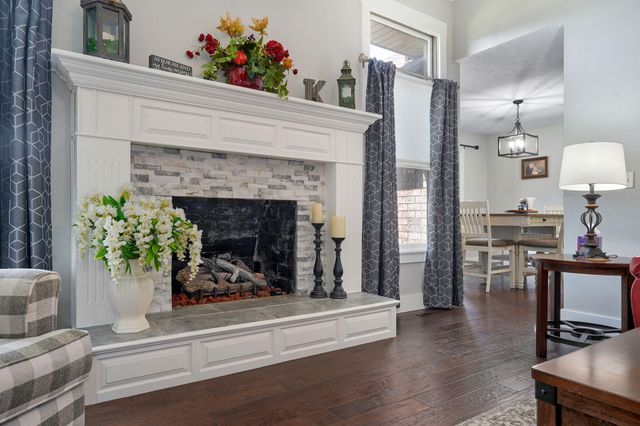 2170 E Sequiota Street, Springfield, MO 65804