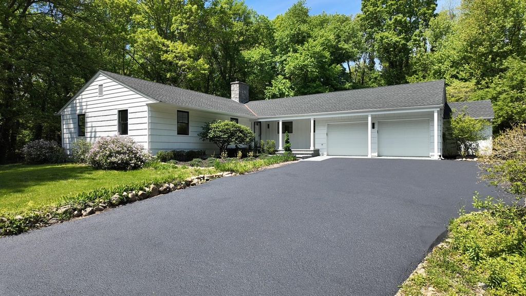 471 A Private Road A, Cold Spring Harbor, NY 11724