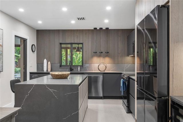 425 NE 25th Street, Wilton Manors, FL 33305