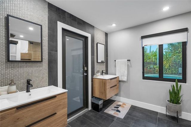 425 NE 25th Street, Wilton Manors, FL 33305