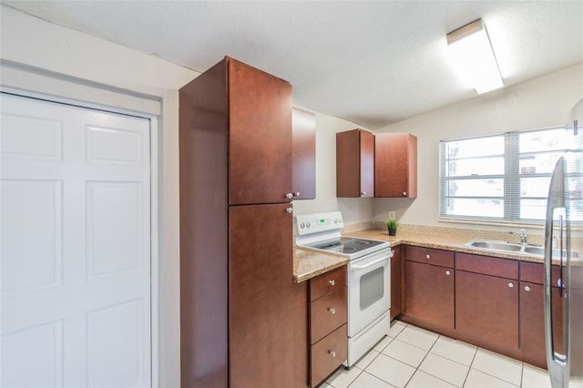 1911 W SAINT CONRAD STREET, Tampa, FL 33607