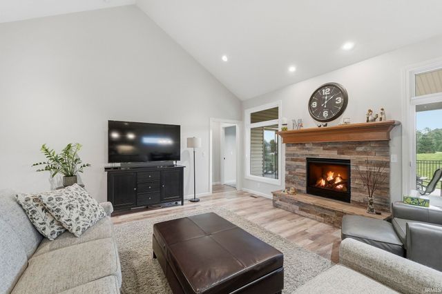 18764 Eisley Cove, Auburn, IN 46706