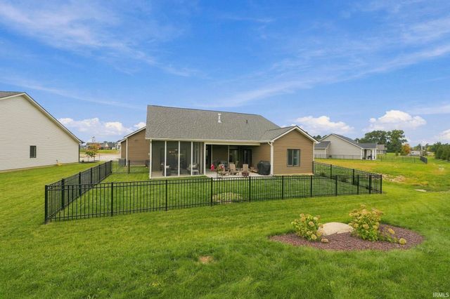18764 Eisley Cove, Auburn, IN 46706