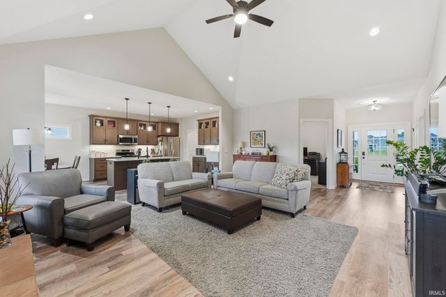 18764 Eisley Cove, Auburn, IN 46706