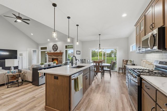 18764 Eisley Cove, Auburn, IN 46706