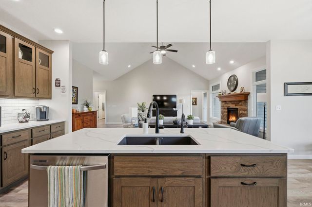 18764 Eisley Cove, Auburn, IN 46706