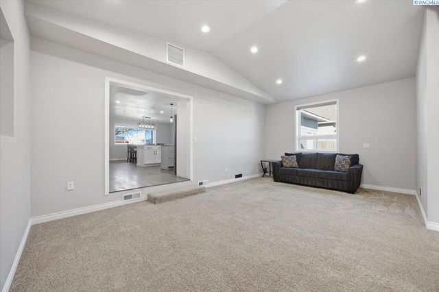 225 Mata Rd, Kennewick, WA 99338