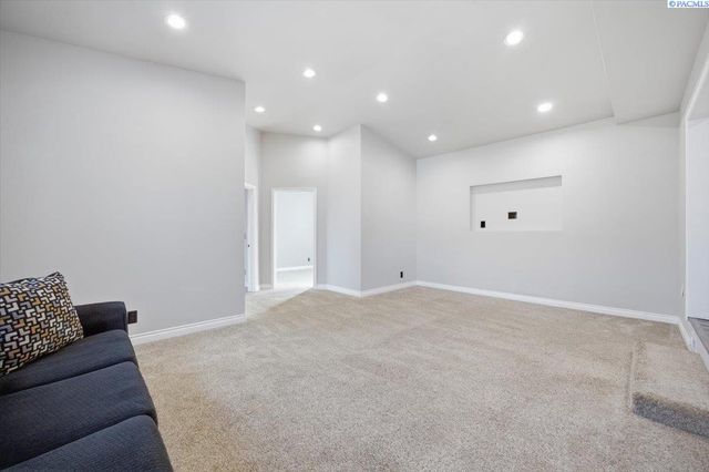 225 Mata Rd, Kennewick, WA 99338