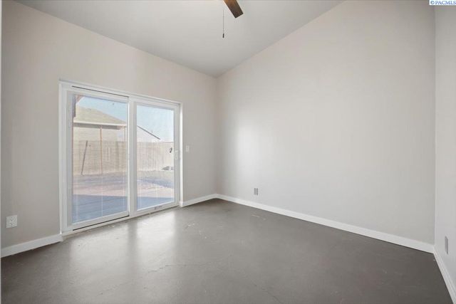 225 Mata Rd, Kennewick, WA 99338