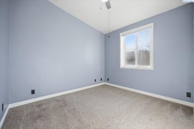 225 Mata Rd, Kennewick, WA 99338