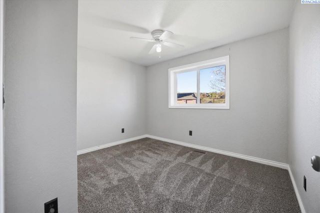 225 Mata Rd, Kennewick, WA 99338