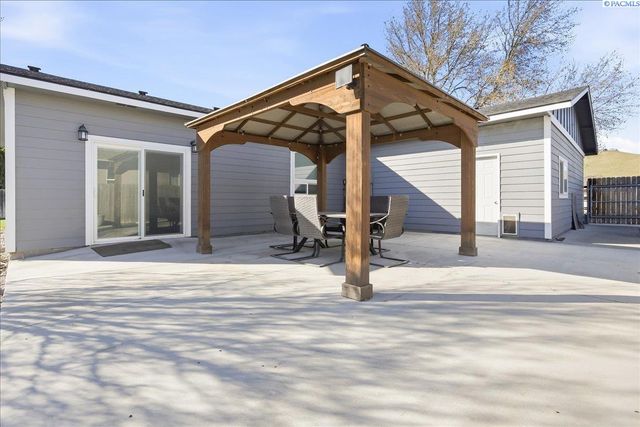 225 Mata Rd, Kennewick, WA 99338