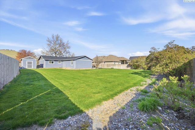 225 Mata Rd, Kennewick, WA 99338