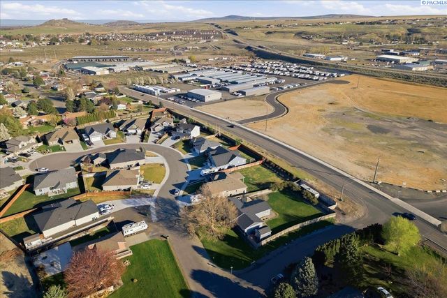 225 Mata Rd, Kennewick, WA 99338