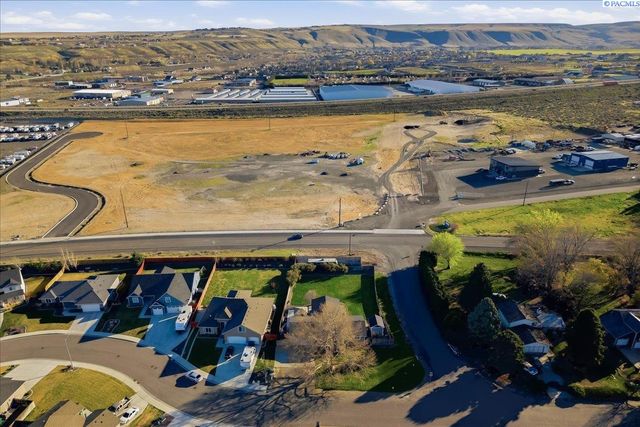 225 Mata Rd, Kennewick, WA 99338