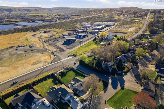 225 Mata Rd, Kennewick, WA 99338