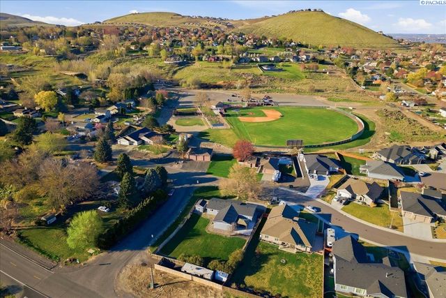 225 Mata Rd, Kennewick, WA 99338