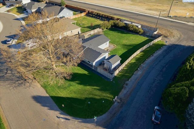 225 Mata Rd, Kennewick, WA 99338