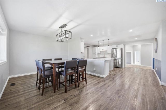 225 Mata Rd, Kennewick, WA 99338