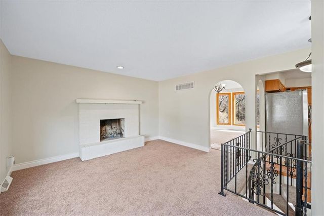 5527 NW Seminole Drive, Parkville, MO 64152