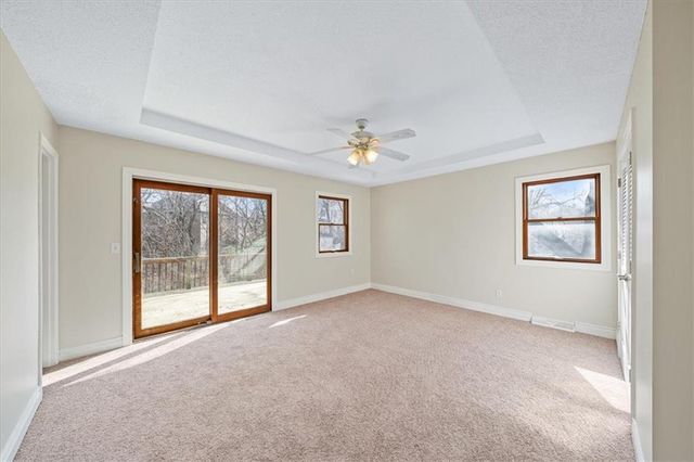 5527 NW Seminole Drive, Parkville, MO 64152