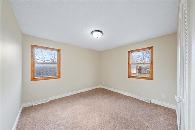 5527 NW Seminole Drive, Parkville, MO 64152