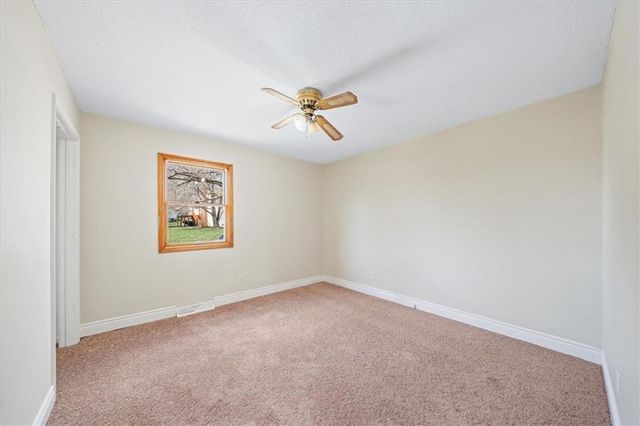 5527 NW Seminole Drive, Parkville, MO 64152