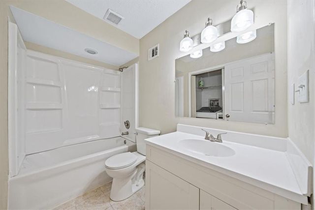 5527 NW Seminole Drive, Parkville, MO 64152