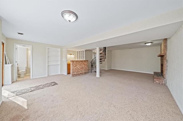 5527 NW Seminole Drive, Parkville, MO 64152