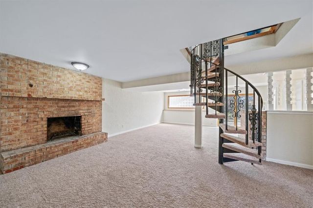 5527 NW Seminole Drive, Parkville, MO 64152