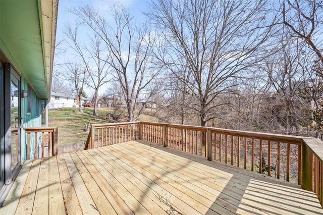 5527 NW Seminole Drive, Parkville, MO 64152