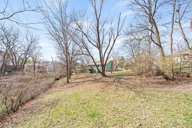 5527 NW Seminole Drive, Parkville, MO 64152