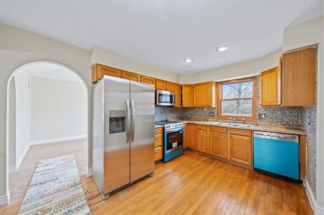 5527 NW Seminole Drive, Parkville, MO 64152