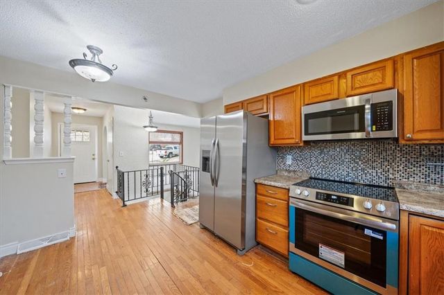 5527 NW Seminole Drive, Parkville, MO 64152