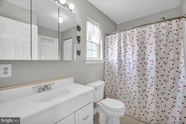 120 GREENWICH AVE, Paulsboro, NJ 08066