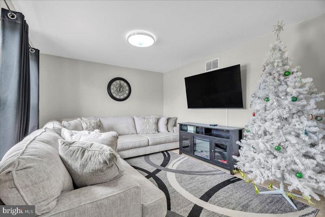 120 GREENWICH AVE, Paulsboro, NJ 08066