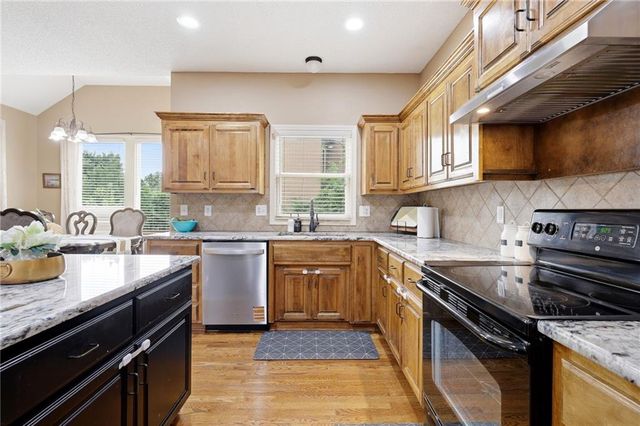 883 S Clearwater Creek Drive, Olathe, KS 66061