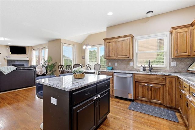 883 S Clearwater Creek Drive, Olathe, KS 66061