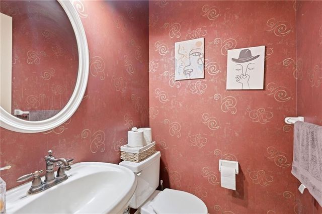 883 S Clearwater Creek Drive, Olathe, KS 66061