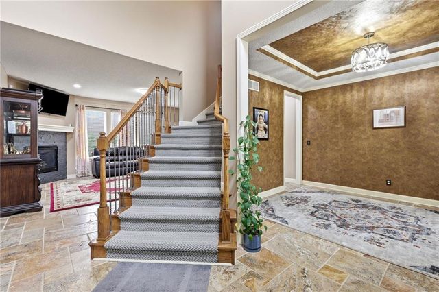 883 S Clearwater Creek Drive, Olathe, KS 66061