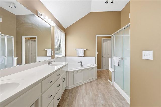 883 S Clearwater Creek Drive, Olathe, KS 66061