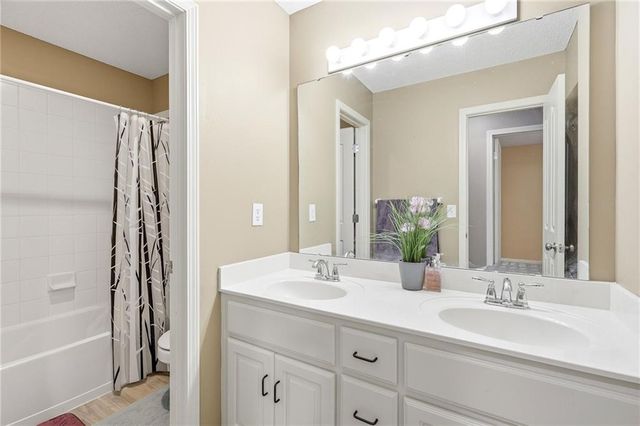883 S Clearwater Creek Drive, Olathe, KS 66061