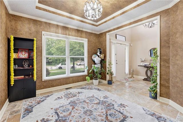 883 S Clearwater Creek Drive, Olathe, KS 66061