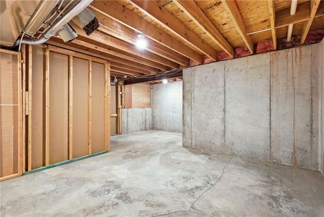 883 S Clearwater Creek Drive, Olathe, KS 66061