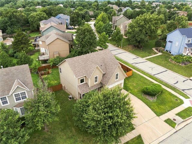 883 S Clearwater Creek Drive, Olathe, KS 66061