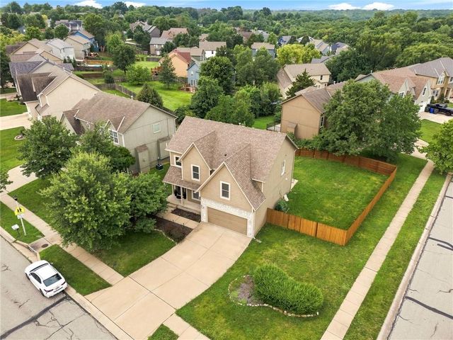 883 S Clearwater Creek Drive, Olathe, KS 66061